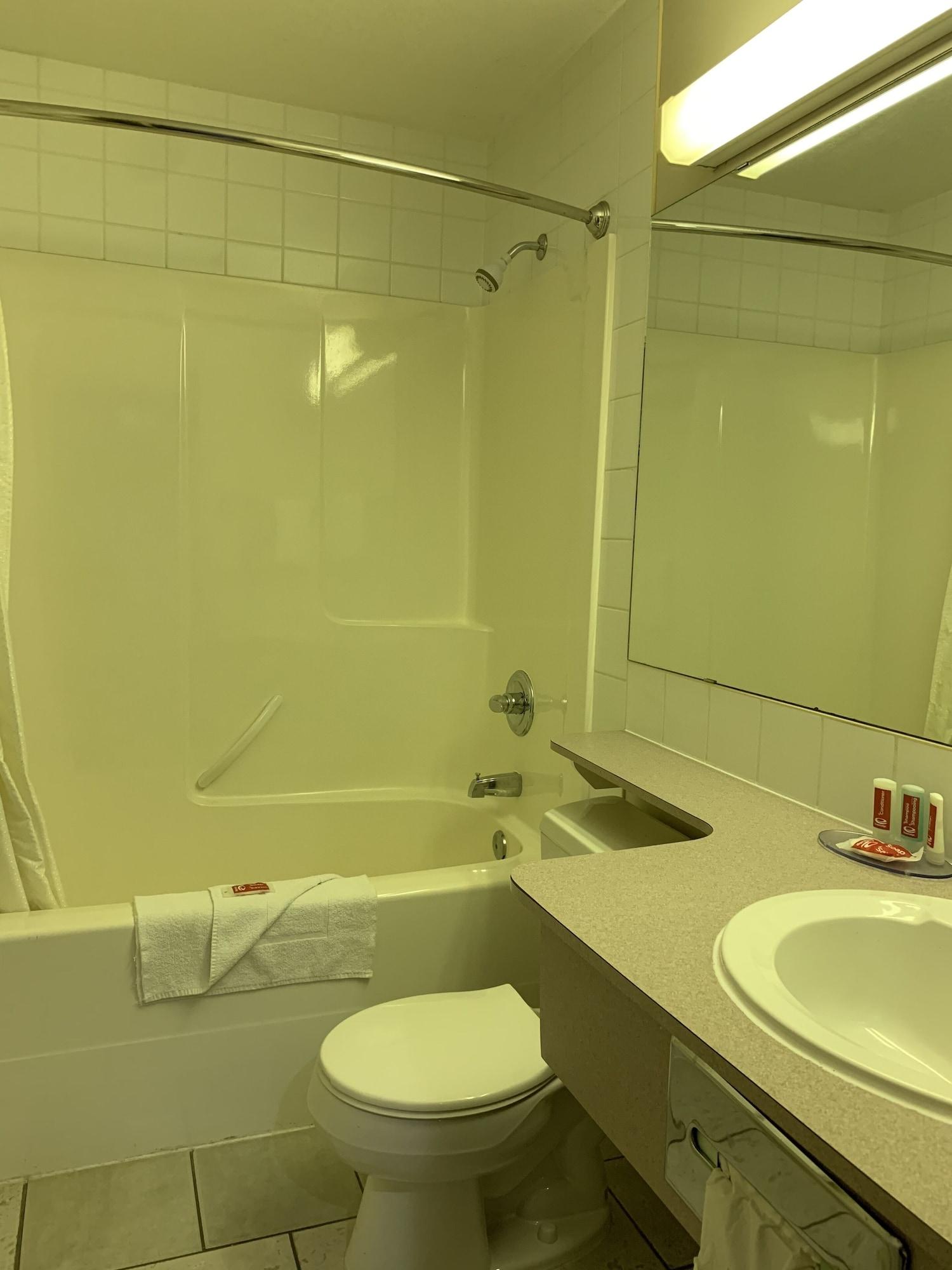 Hotel Econo & 3*
