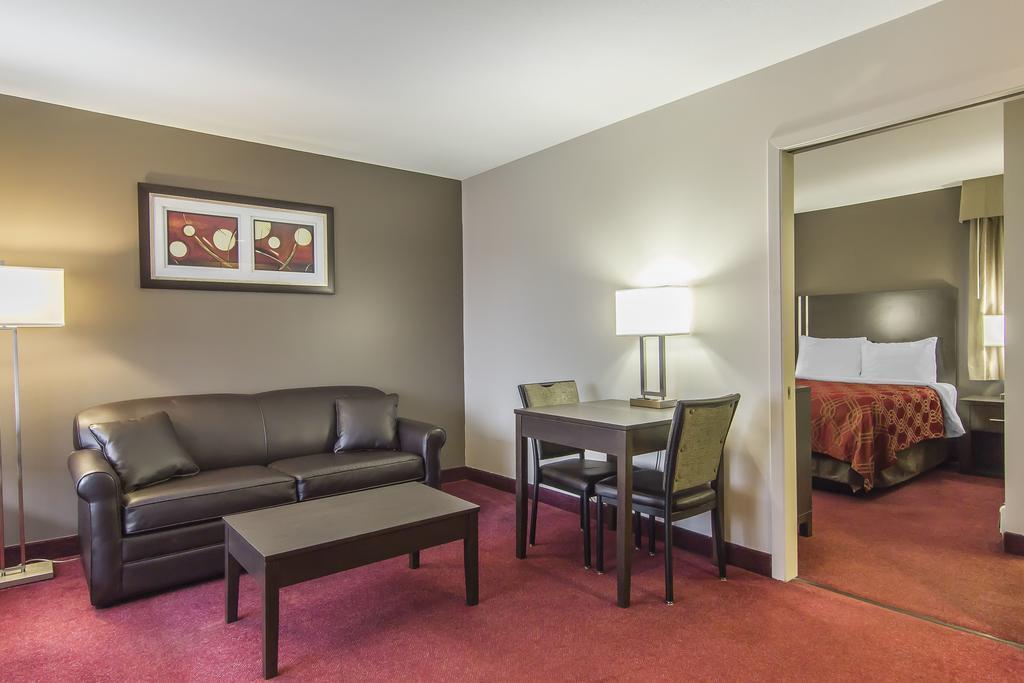 Hotel Econo & 3*