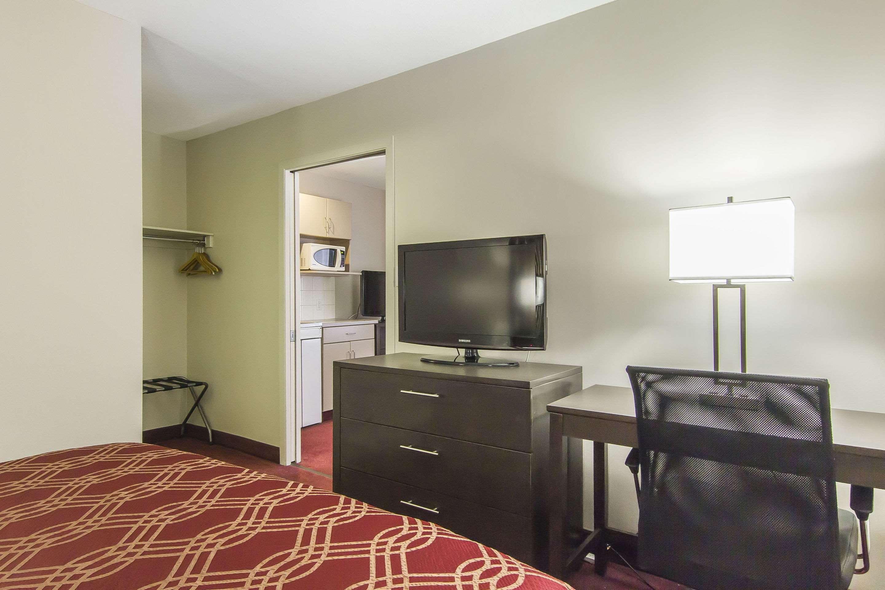 Econo & Hotel