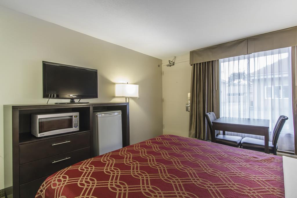 Econo & Hotel 3*